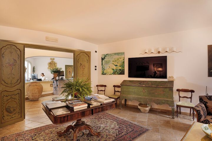 Concierge desk
