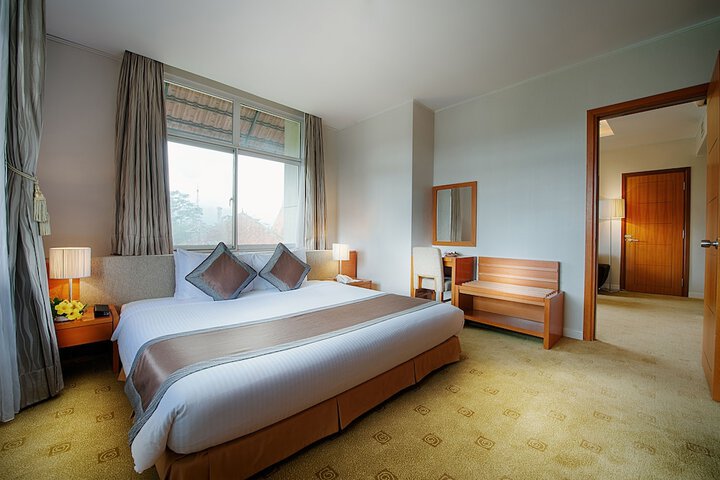Room 27 of 82