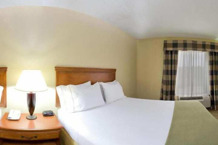 2 Queen Beds (6 of 6)