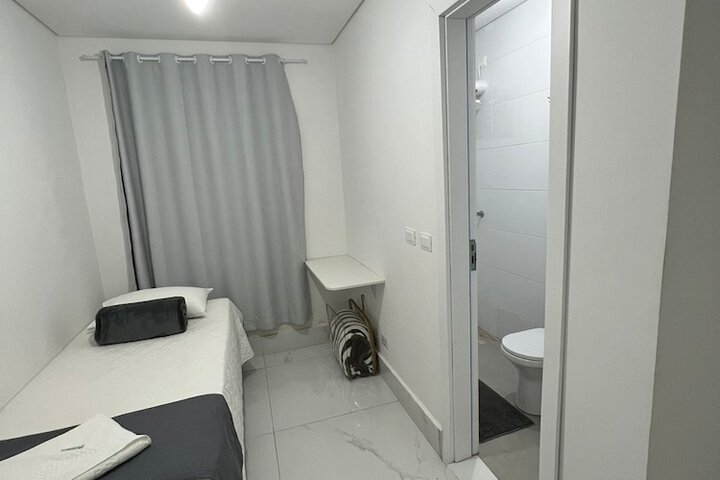 Room 10 of 16