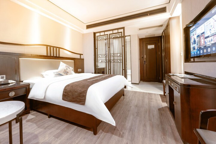 Room 15 of 27