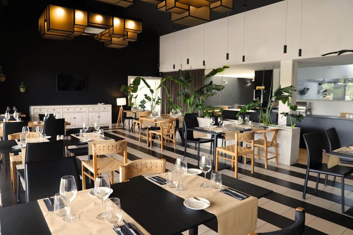 Dining 53 of 65
