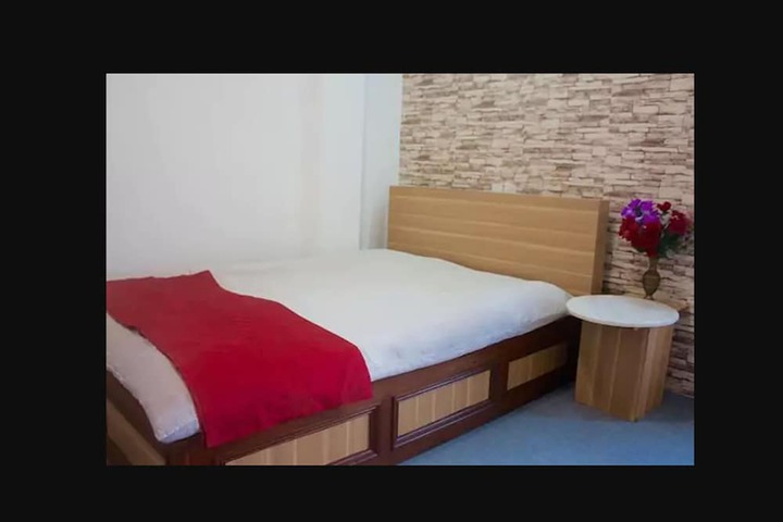 Room 4 of 20