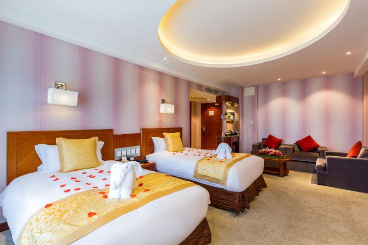 Room 13 of 27