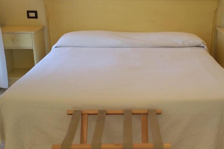 Room 13 of 38