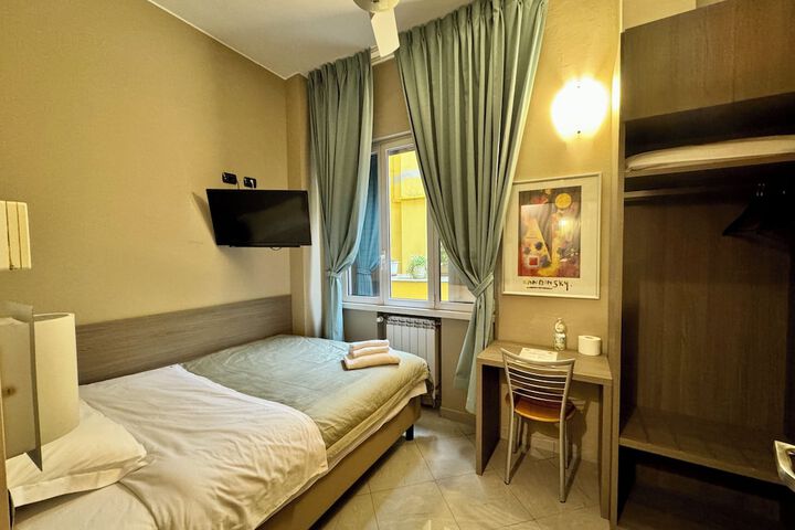 Room 15 of 37