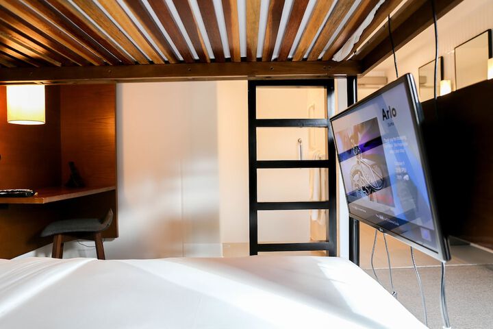 Room 21 of 143