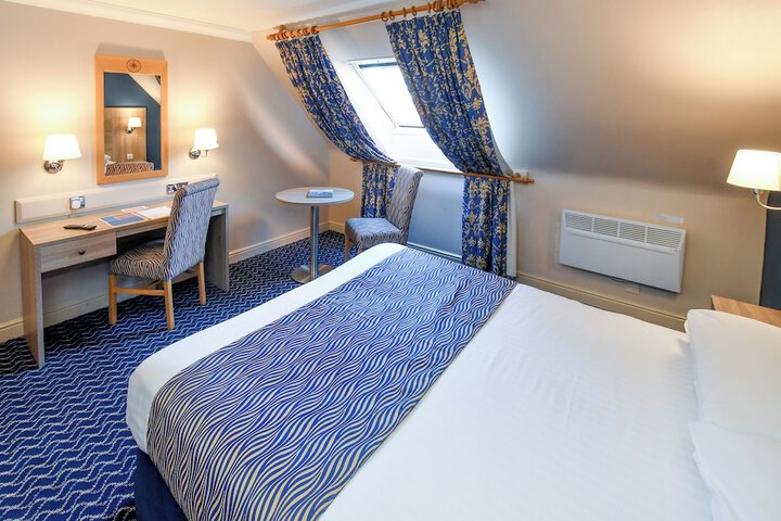Room 40 of 216