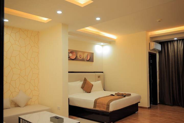 Room 5 of 8