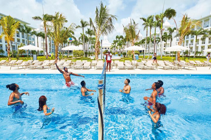 Hotel Pool
