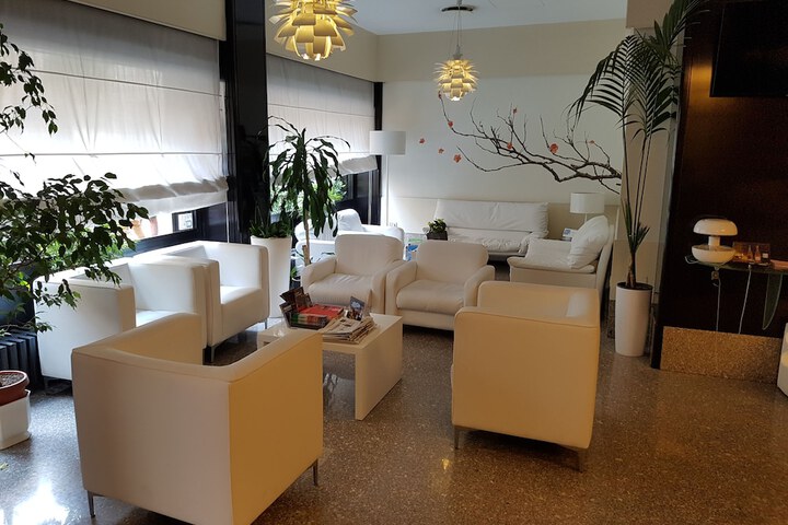 Entrance & Lobby