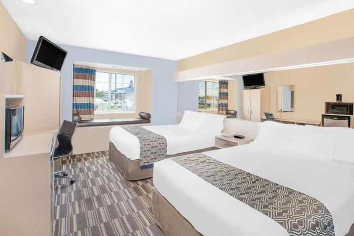 1 Queen Bed Accessible Room (11 of 18)