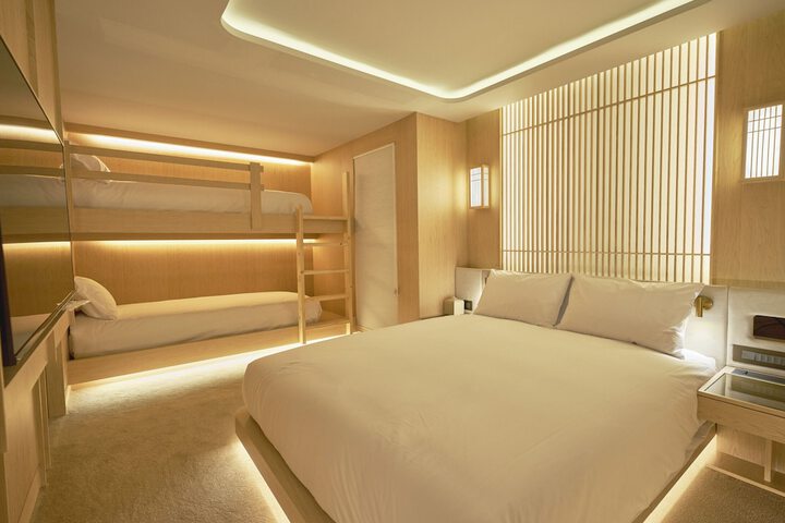 Room 51 of 142