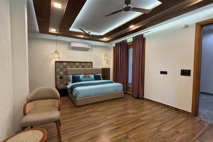 Room 13 of 95