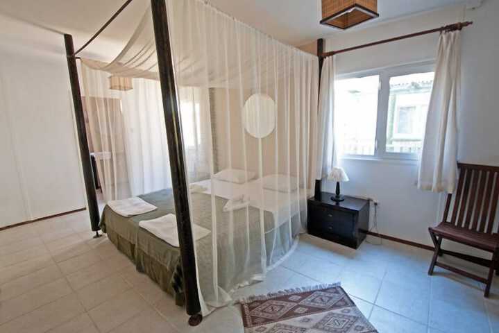 Room 3 of 65