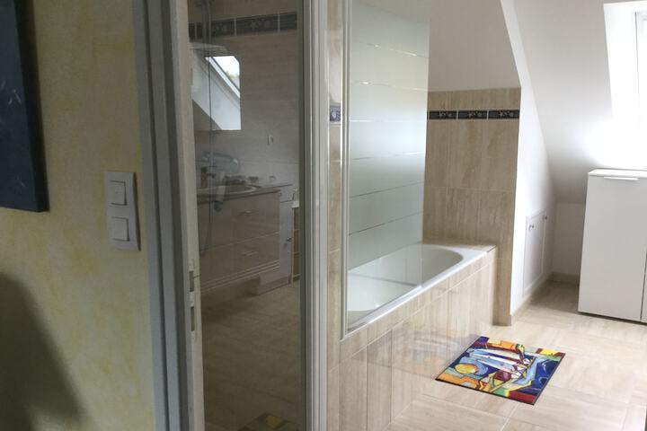 Room 3 of 6