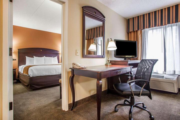 1 King Bed (4 of 23)