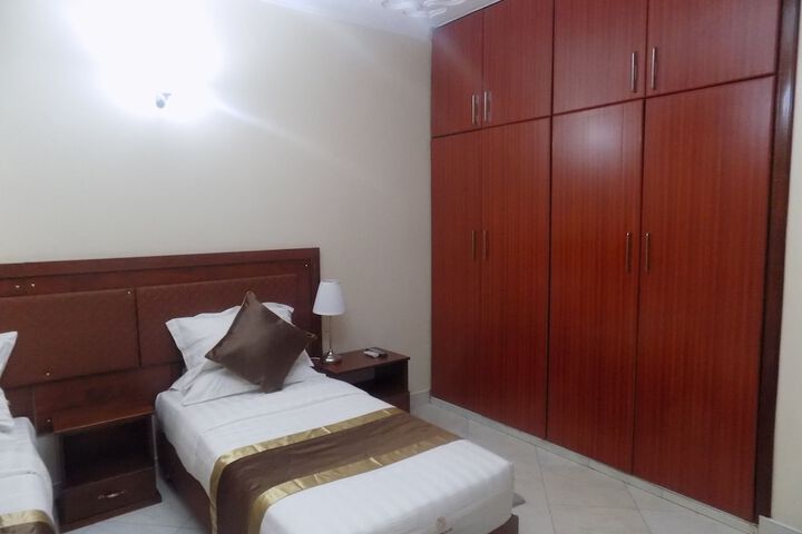 Room 3 of 41