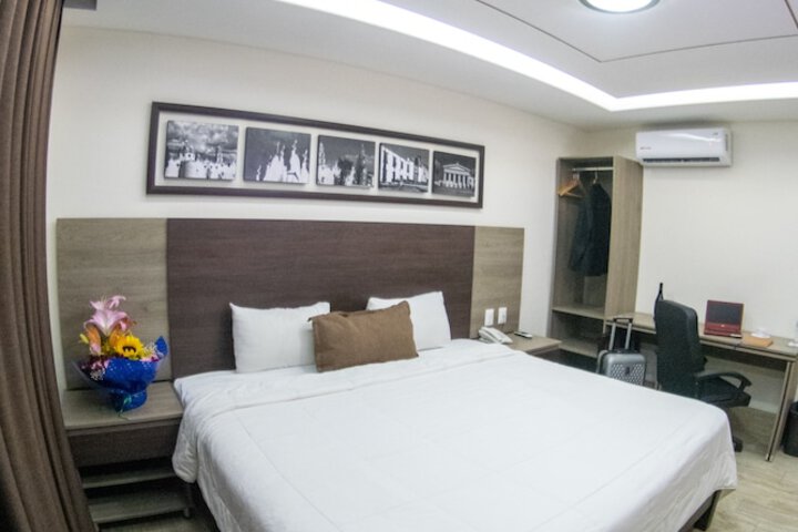 Room 17 of 59
