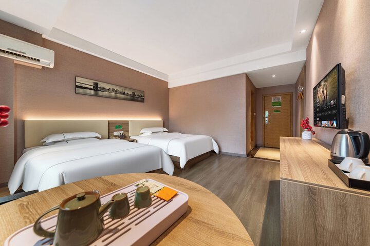 Room 4 of 10