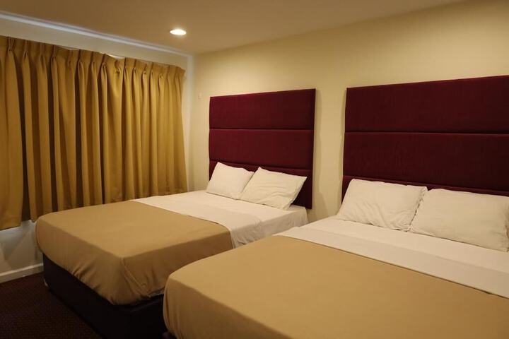 Room 5 of 8