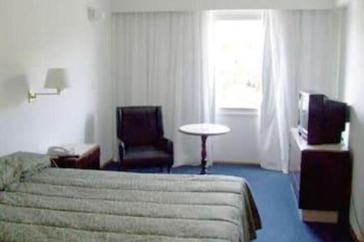 Room 5 of 18