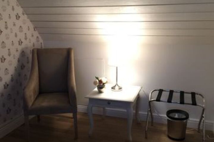 Room 18 of 28