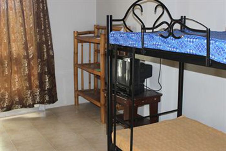Room 8 of 16