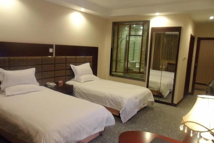 Room 16 of 34