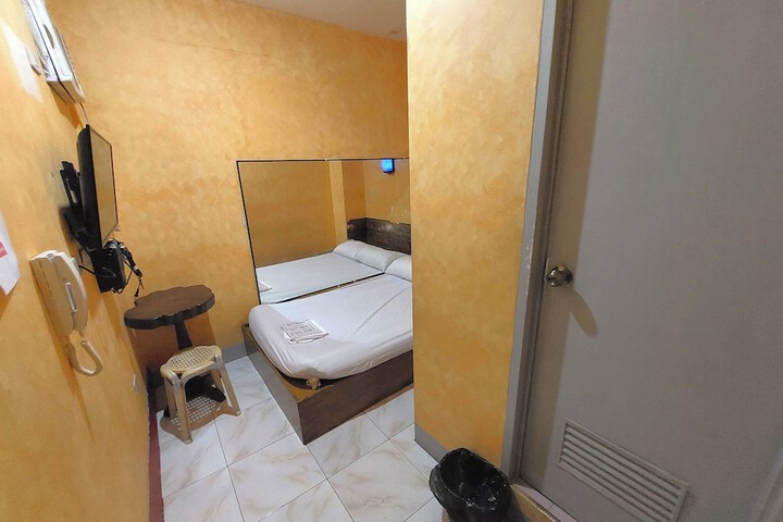 Room 15 of 24