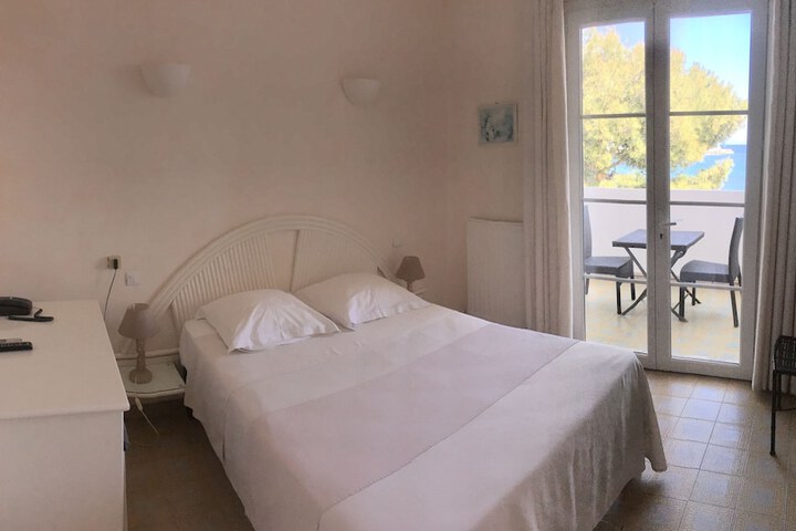Room 6 of 48