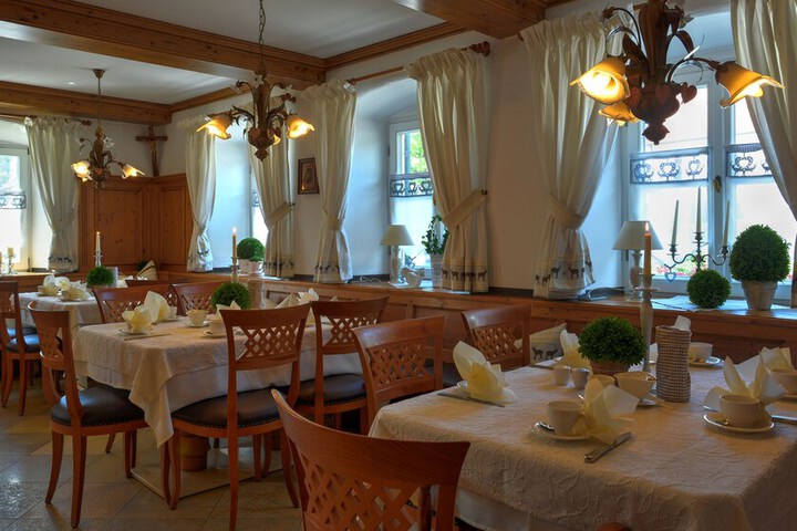 Dining 43 of 58
