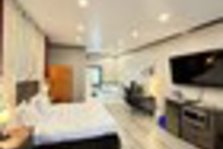 Room 62 of 165