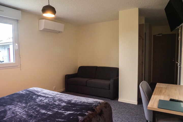 Room 7 of 32