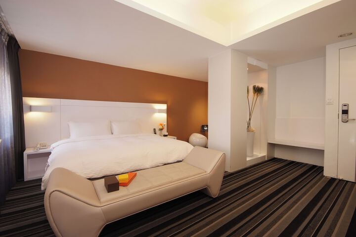Room 37 of 49