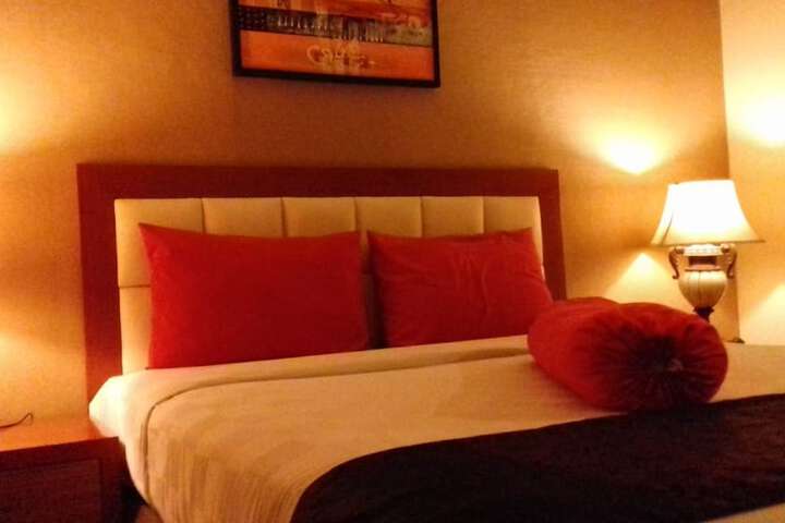 Room 13 of 42