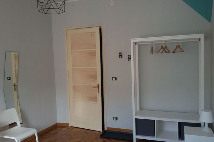 Room 8 of 28