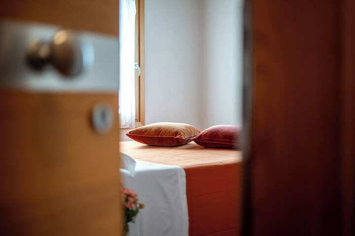 Room 32 of 93