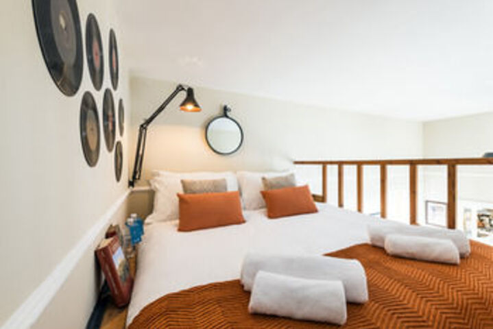 Room 26 of 122