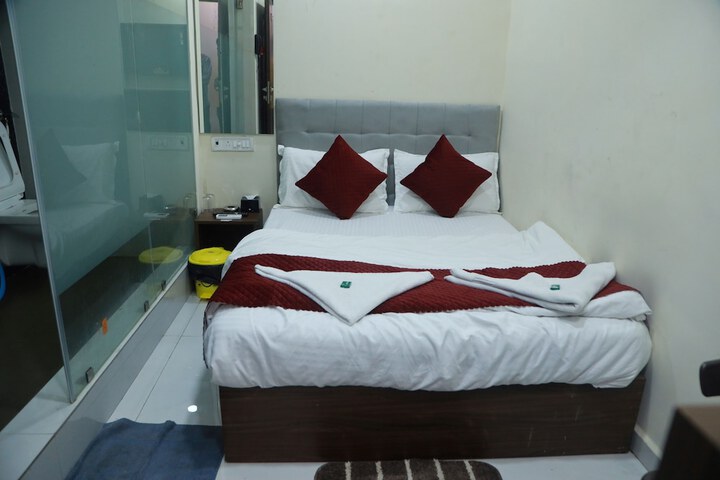 Room 13 of 19