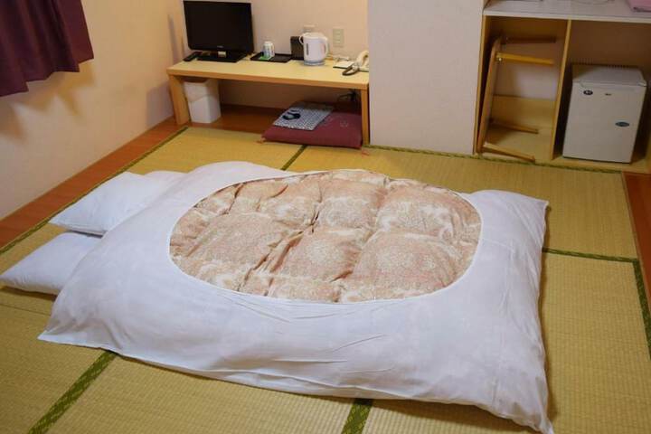 Room 8 of 32