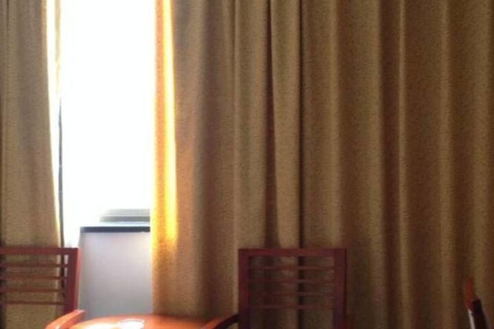 Room 33 of 41