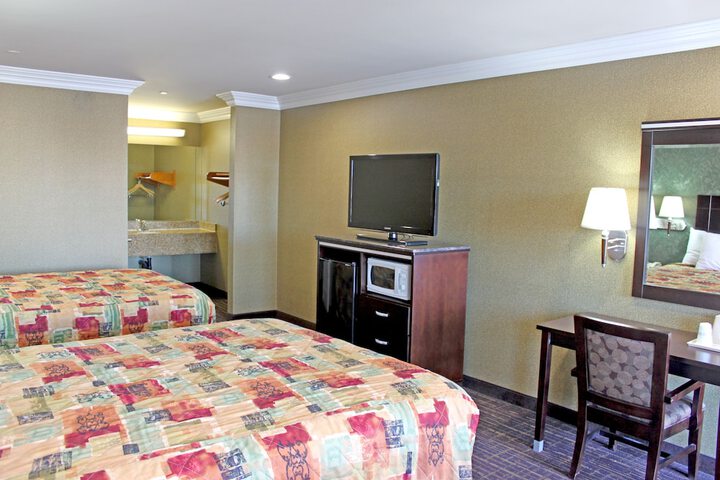 1 King Bed (11 of 21)