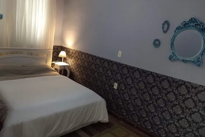 Room 4 of 28
