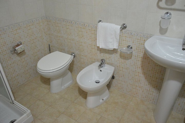 Room 15 of 38