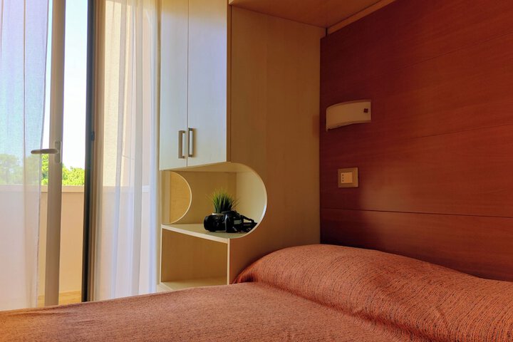 Room 6 of 54
