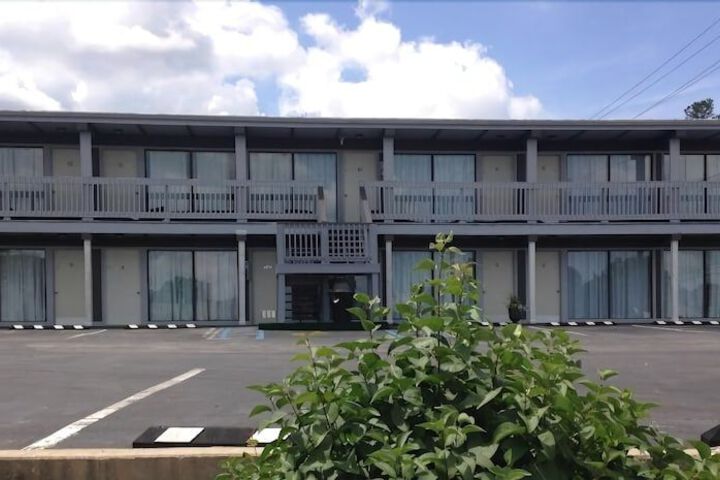 Exterior of DAVES HIDEAWAY