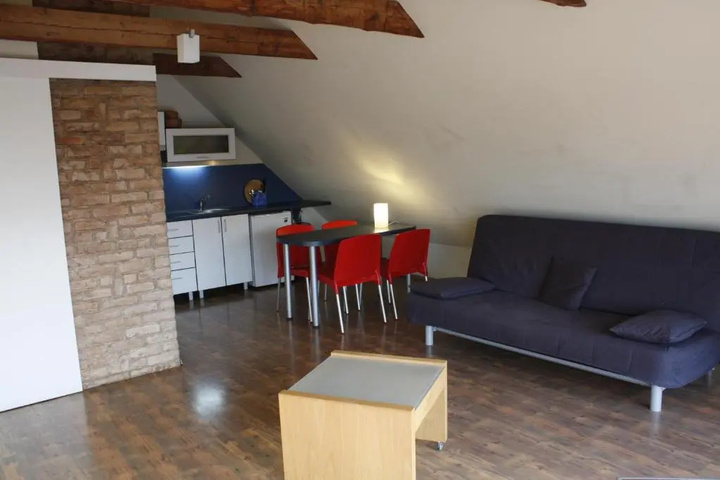 Room 6 of 12