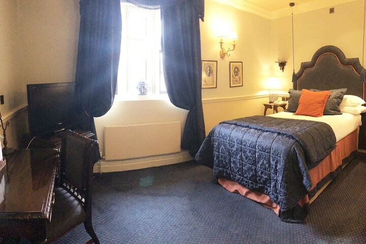 Room 26 of 157