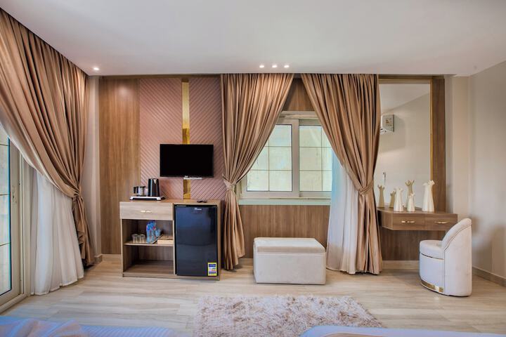 Room 44 of 183